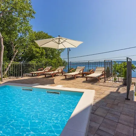 Antani With Heated Pool, Sauna & Jacuzzi