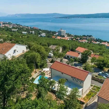 Antani With Heated Pool, Sauna & Jacuzzi Villa *