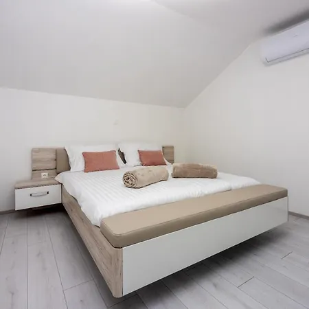 Villa Antani With Heated Pool, Sauna & Jacuzzi *
