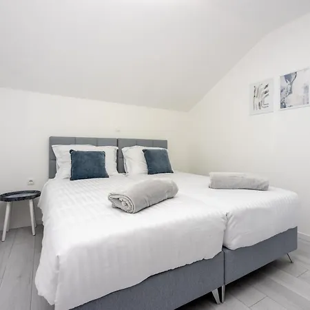 Antani With Heated Pool, Sauna & Jacuzzi Villa *