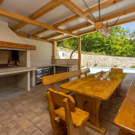 Villa Antani With Heated Pool, Sauna & Jacuzzi *