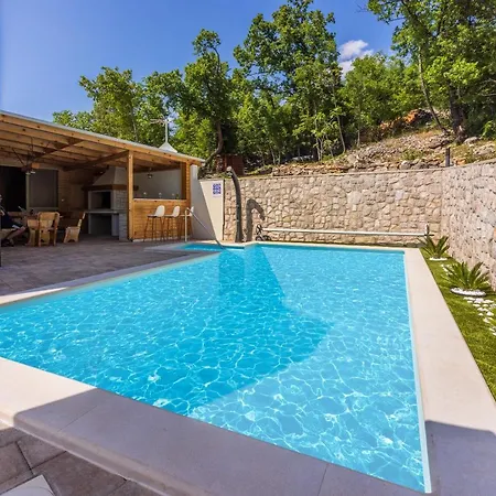 Antani With Heated Pool, Sauna & Jacuzzi Villa *