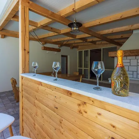 Antani With Heated Pool, Sauna & Jacuzzi Villa